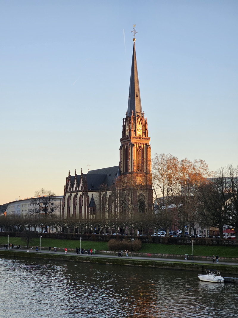 Frankfurt Dreikonigskirche from the same bridge