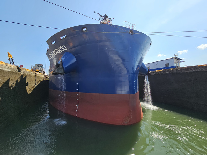 the Guangzhou at the Gatun locks