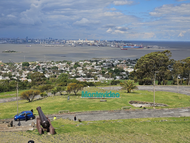 Montevideo sign viewpoint