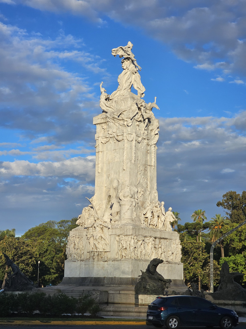 Monumento a los Españoles