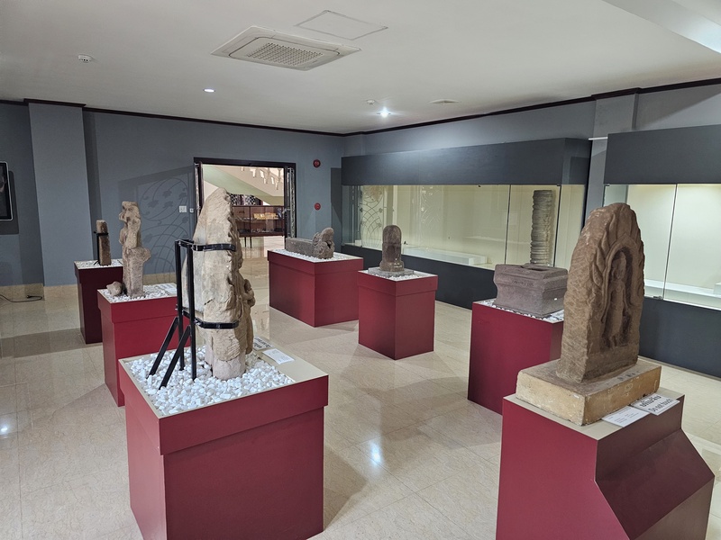 Statue gallery in the National Museum in Vientiane