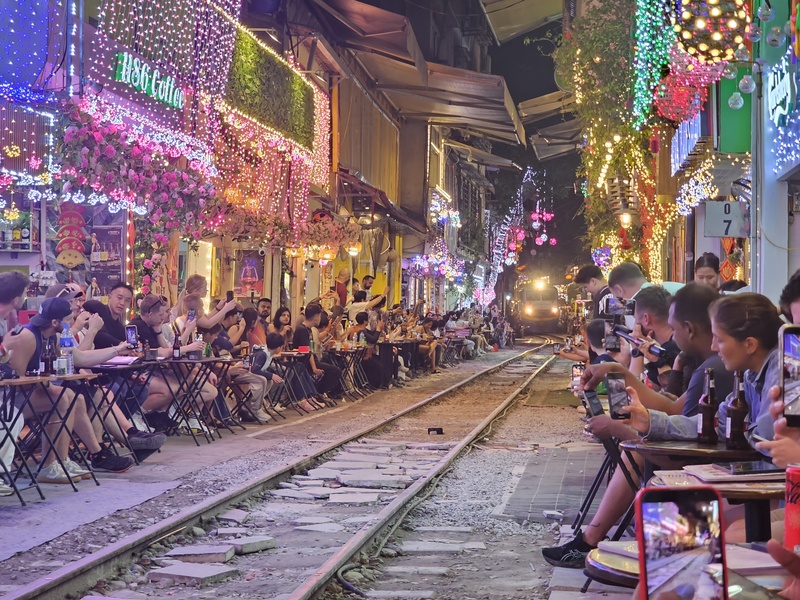 Night scene on Hanoi Train Street